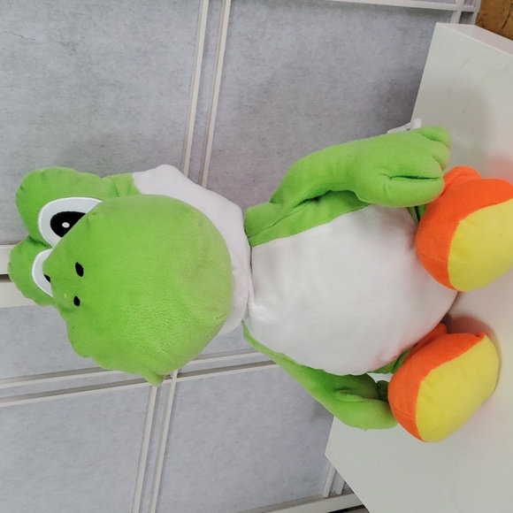 Jumbo Nintendo Super Mario Bros Yoshi 21" Soft Plush - Picture 1 of 6